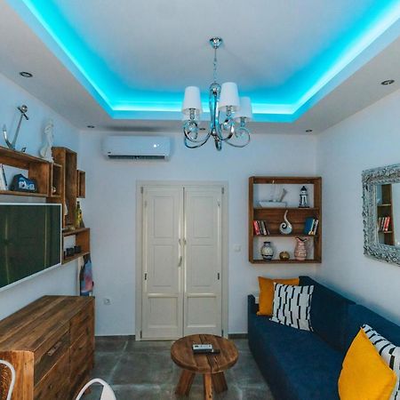 Emporio Lux House With Outdoor Jacuzzi And Sea View In Santoriniアパートメント エクステリア 写真