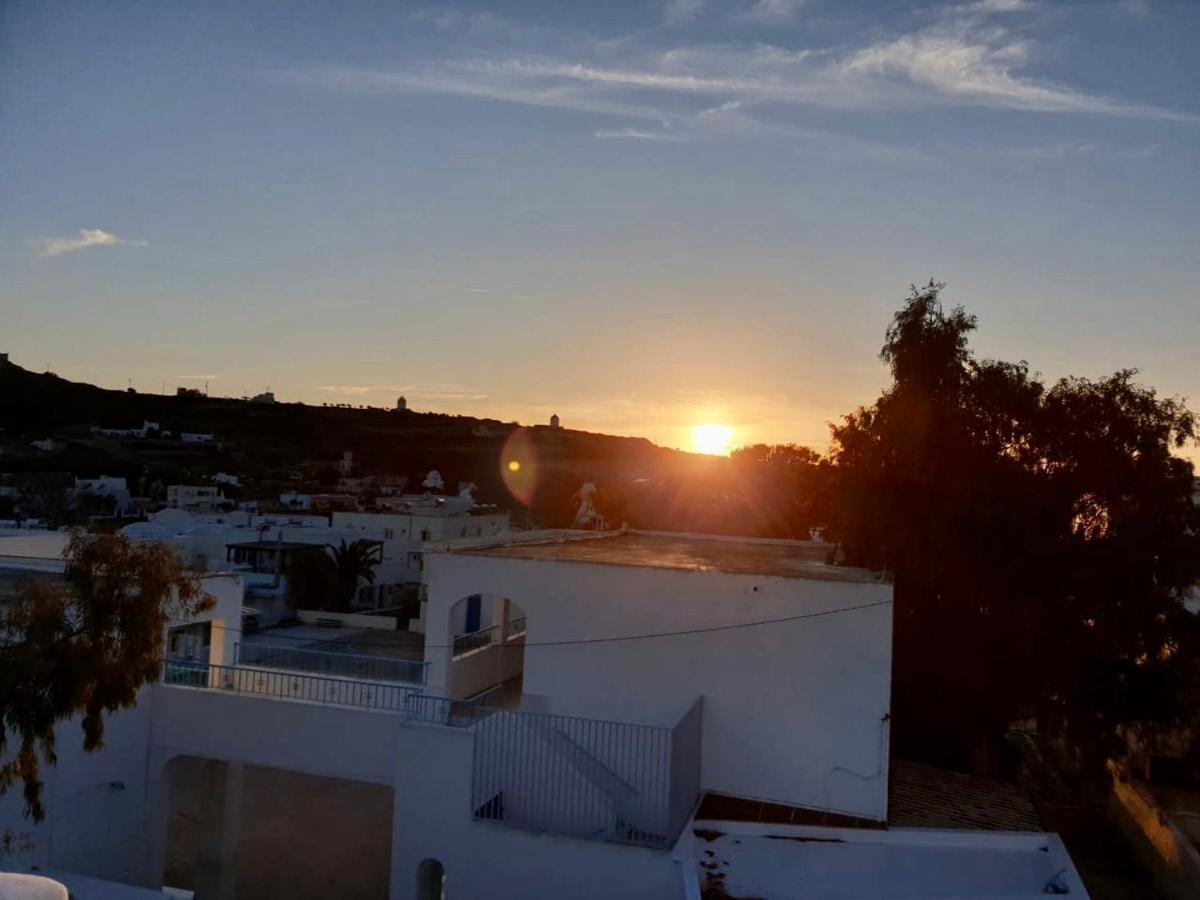 Emporio Lux House With Outdoor Jacuzzi And Sea View In Santoriniアパートメント エクステリア 写真