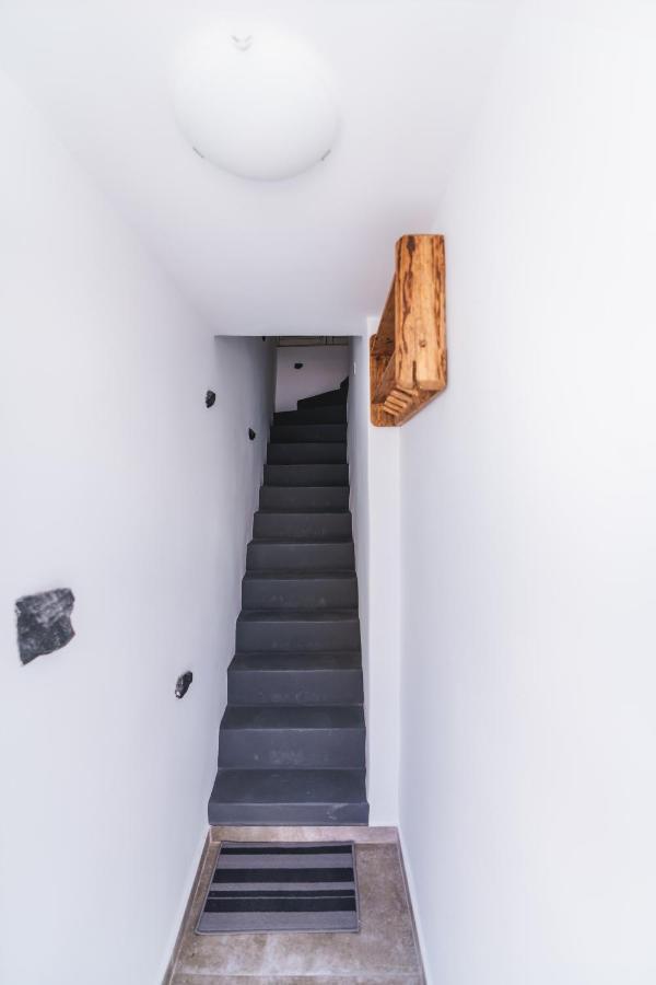 Emporio Lux House With Outdoor Jacuzzi And Sea View In Santoriniアパートメント エクステリア 写真