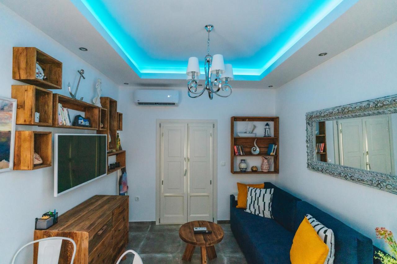 Emporio Lux House With Outdoor Jacuzzi And Sea View In Santoriniアパートメント エクステリア 写真