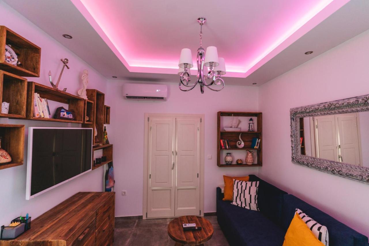 Emporio Lux House With Outdoor Jacuzzi And Sea View In Santoriniアパートメント エクステリア 写真