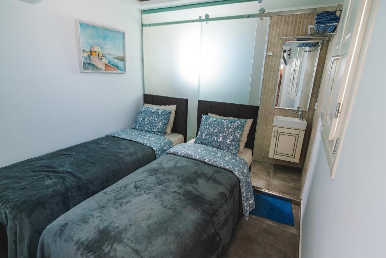 Emporio Lux House With Outdoor Jacuzzi And Sea View In Santoriniアパートメント エクステリア 写真